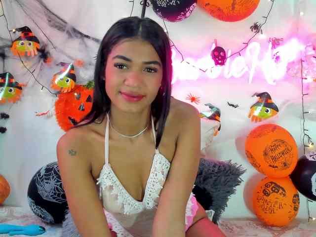 BarbieHotLaura webcam