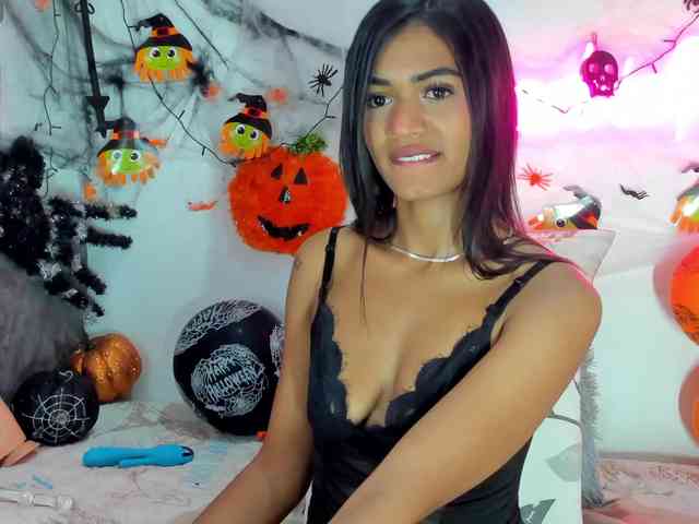BarbieHotLaura webcam