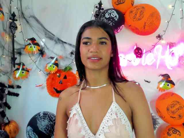 BarbieHotLaura webcam