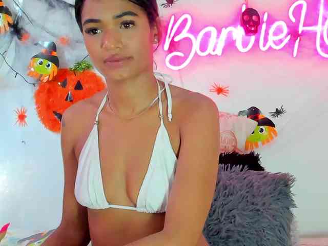 BarbieHotLaura webcam
