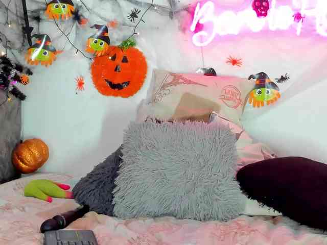 BarbieHotLaura webcam