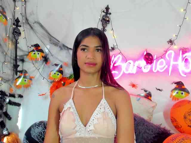 BarbieHotLaura webcam