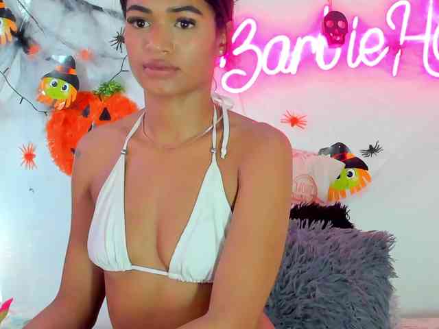 BarbieHotLaura webcam