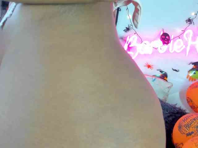 BarbieHotLaura webcam