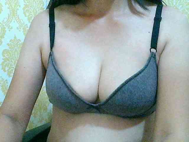 Yummyflirttits69 webcam