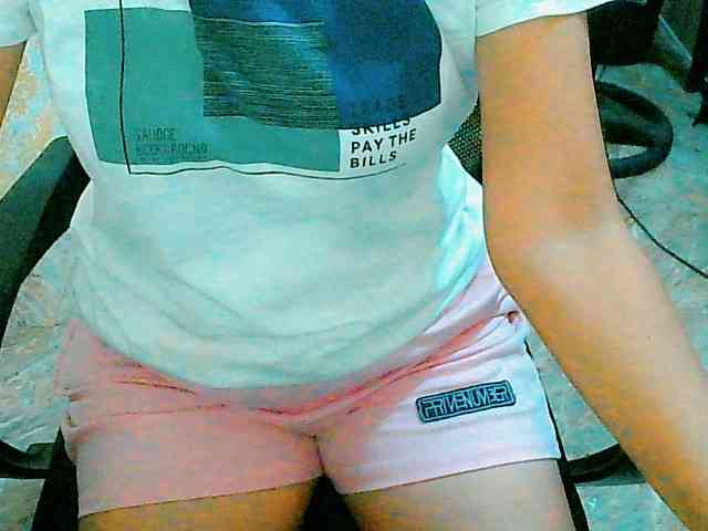Yummyflirttits69 webcam