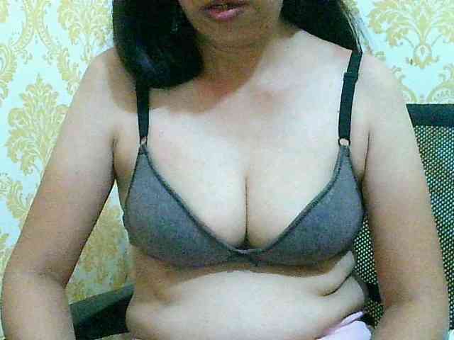 Yummyflirttits69 webcam