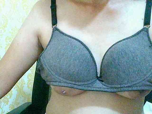 Yummyflirttits69 webcam