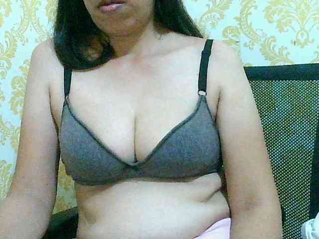 Yummyflirttits69 webcam