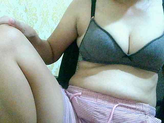 Yummyflirttits69 webcam