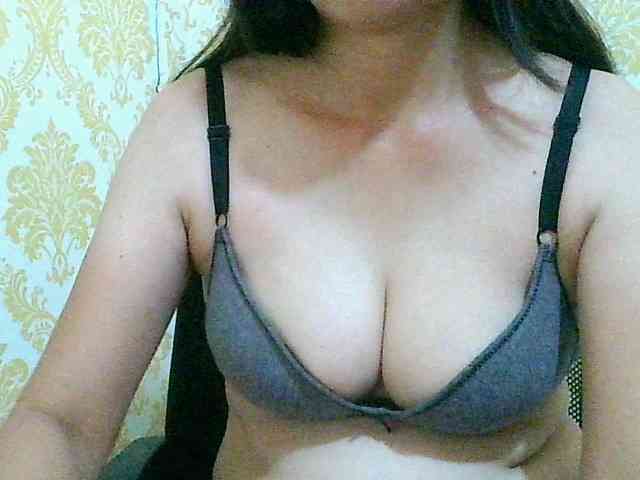 Yummyflirttits69 webcam