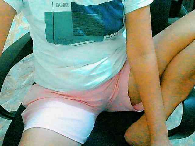 Yummyflirttits69 webcam