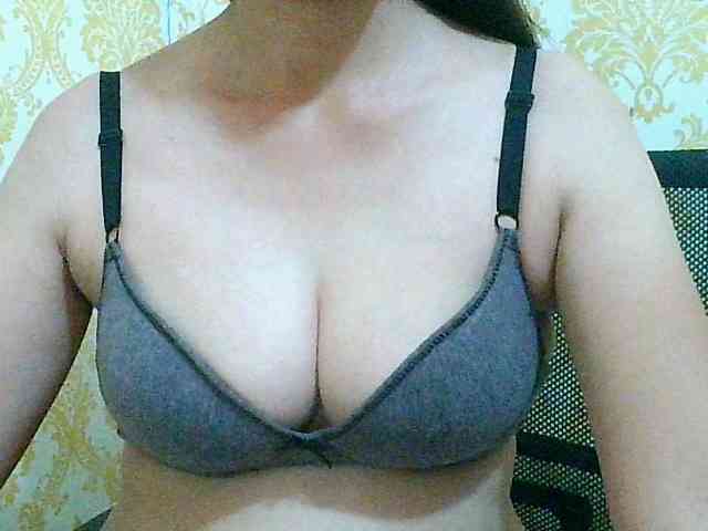 Yummyflirttits69 webcam