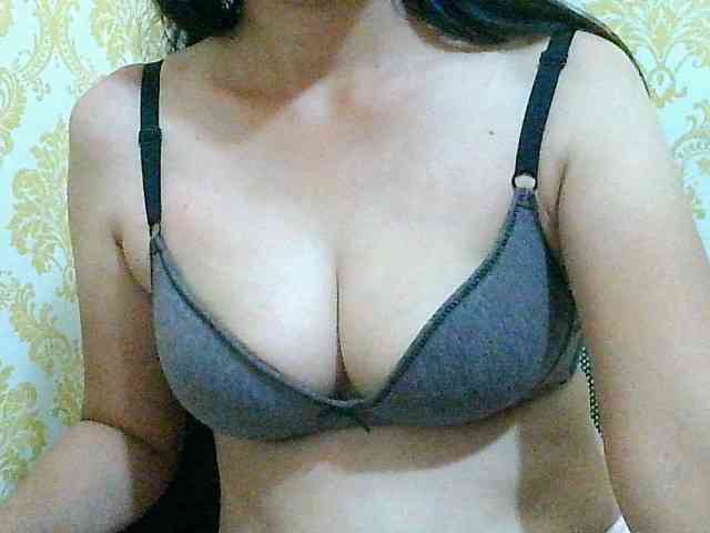 Yummyflirttits69 webcam