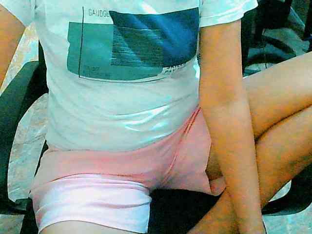Yummyflirttits69 webcam
