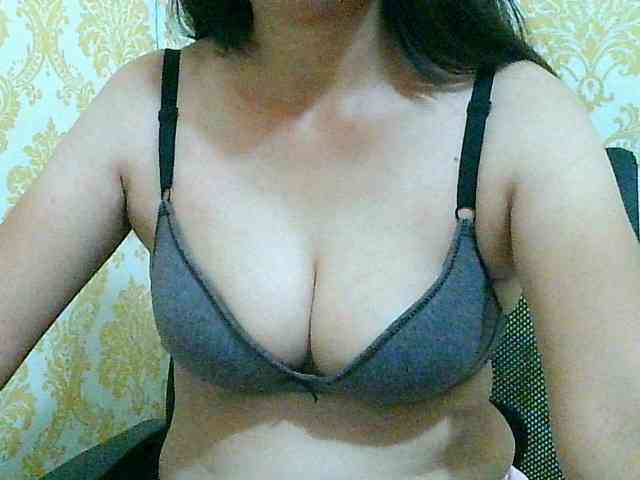 Yummyflirttits69 webcam