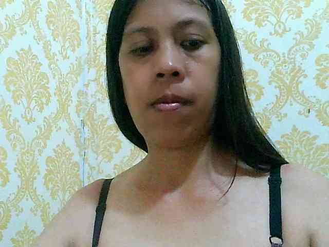 Yummyflirttits69 webcam