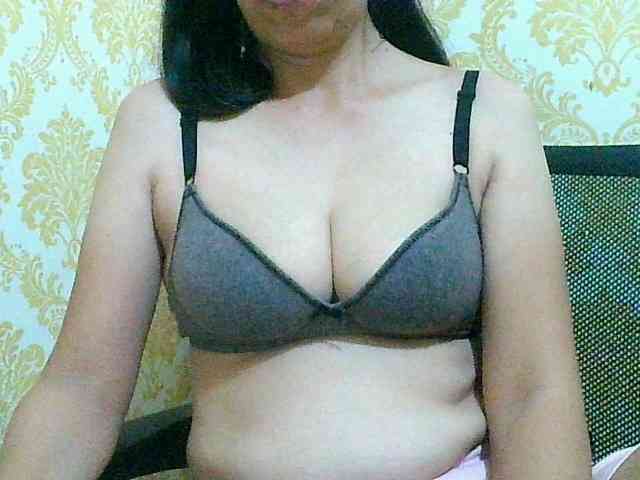 Yummyflirttits69 webcam