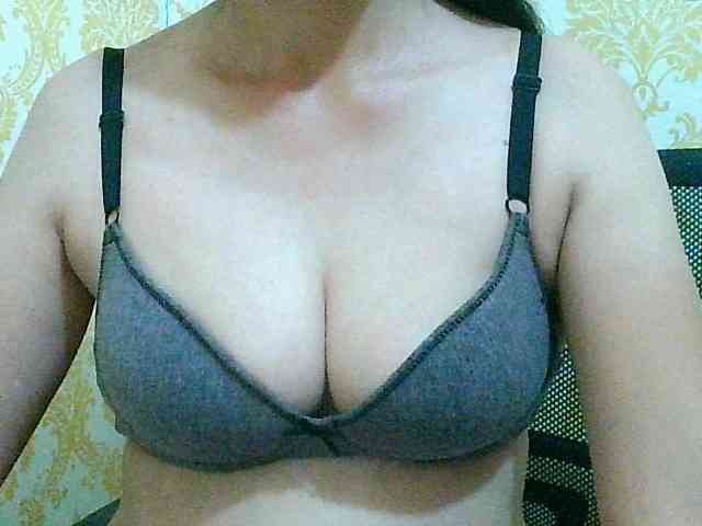 Yummyflirttits69 webcam