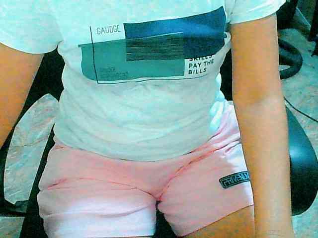 Yummyflirttits69 webcam