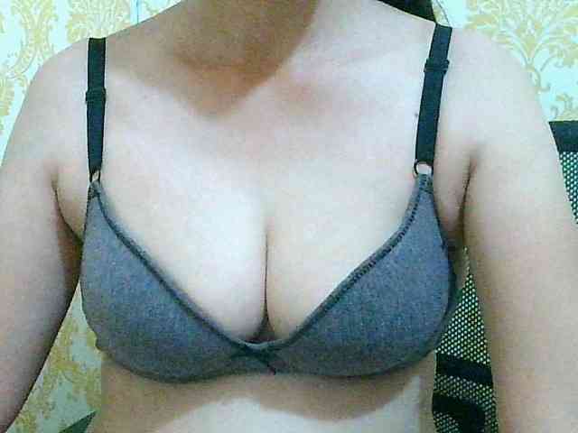 Yummyflirttits69 webcam