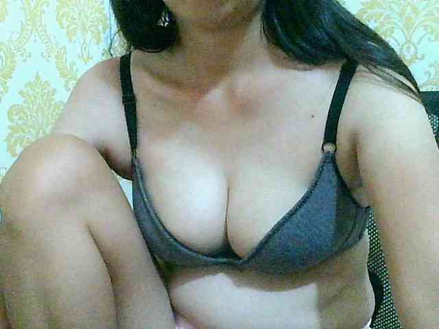 Yummyflirttits69 webcam