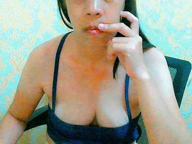 Yummyflirttits69 webcam