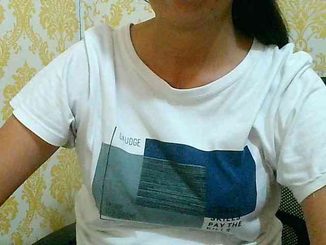 Yummyflirttits69 webcam