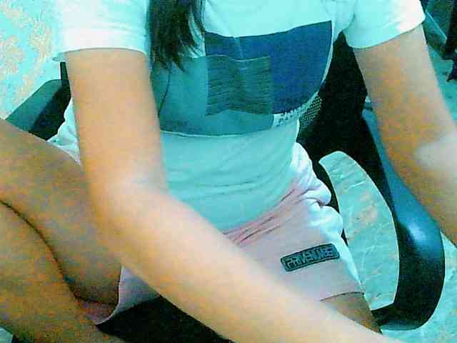 Yummyflirttits69 webcam