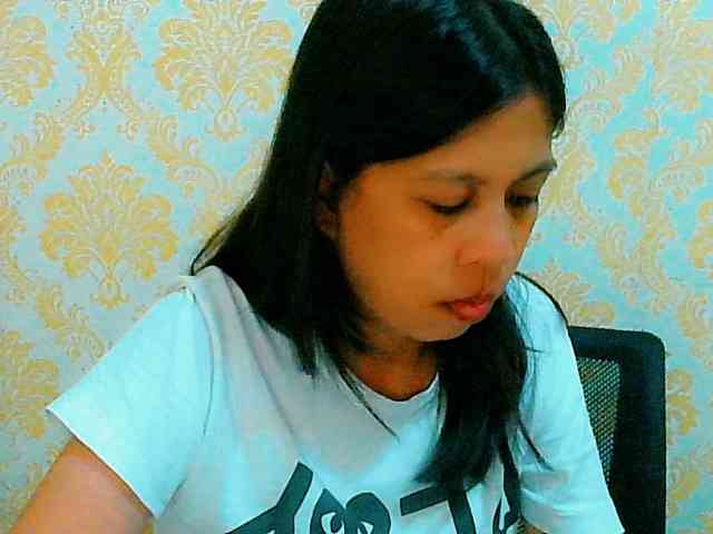 Yummyflirttits69 webcam