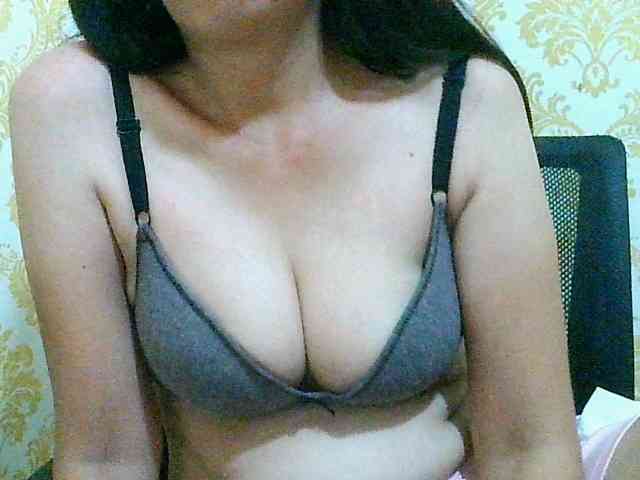 Yummyflirttits69 webcam