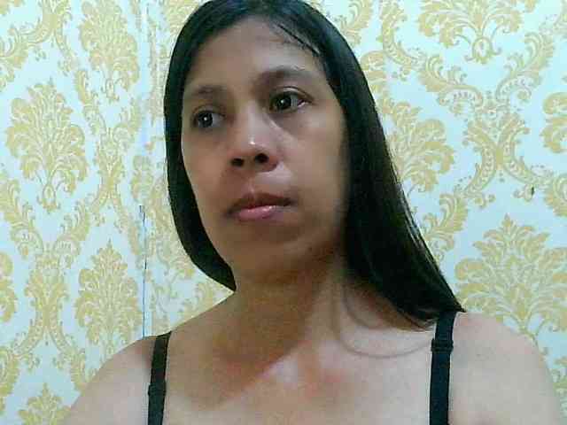 Yummyflirttits69 webcam