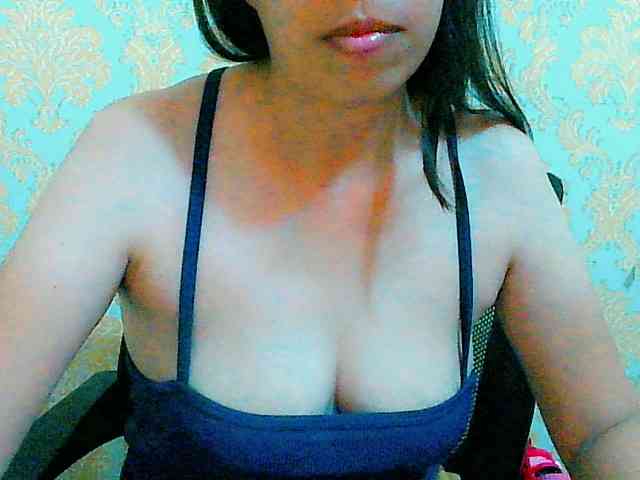 Yummyflirttits69 webcam