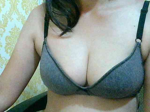 Yummyflirttits69 webcam