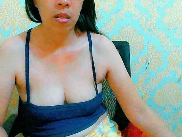 Yummyflirttits69 webcam