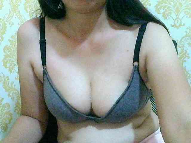 Yummyflirttits69 webcam