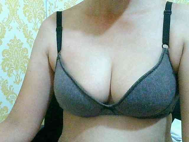 Yummyflirttits69 webcam