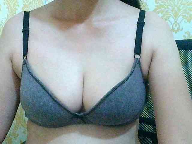 Yummyflirttits69 webcam