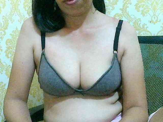 Yummyflirttits69 webcam