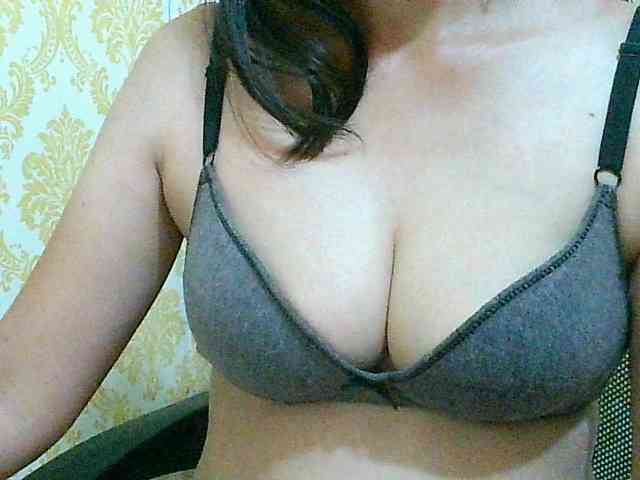 Yummyflirttits69 webcam