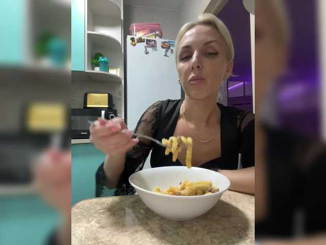 Рунетки: молодые подруги дрочат, секс чат бесплатно