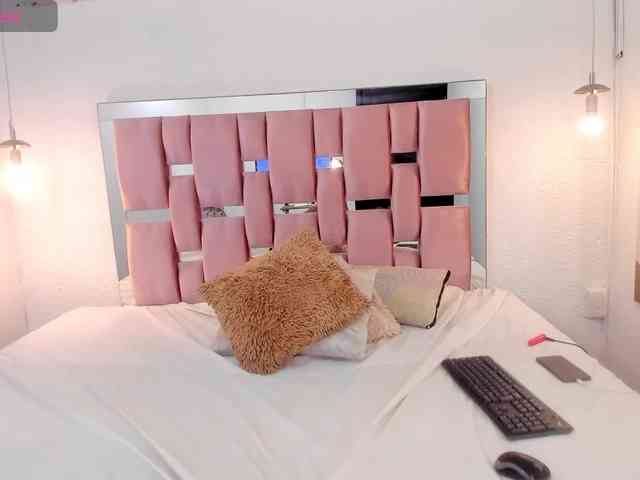 Little-Helenn webcam