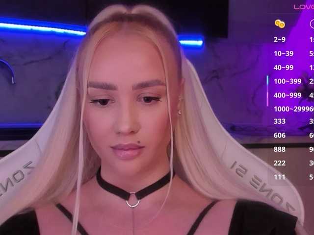 Entra en el chat con el modelo In-your-fucking-mind In-your-fucking-mind