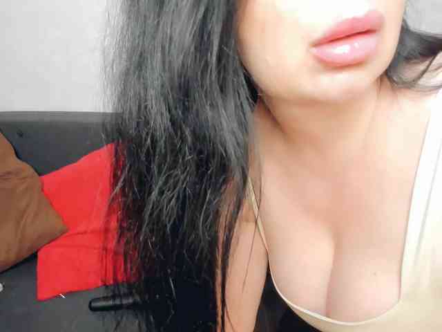 Wow-lady webcam