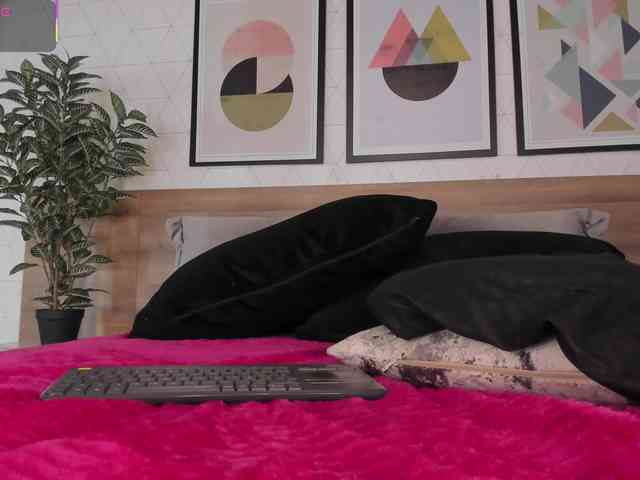 MiaKay webcam