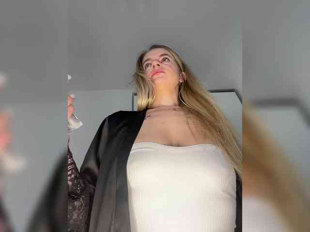 Mystique_Rose webcam