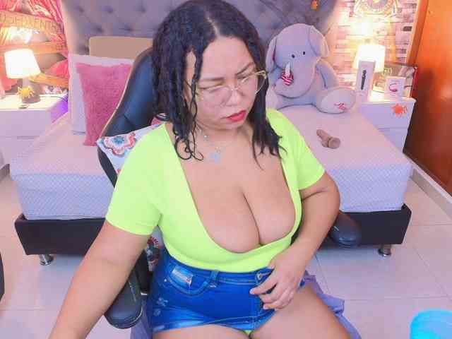 Italy-boobs webcam