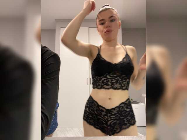 Accedi alla chat con il nickname Room_of_love Room_of_love