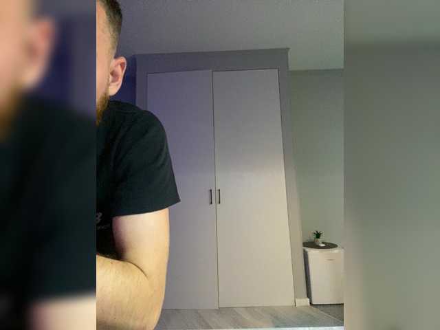 Accedi alla chat con il nickname Room_of_love Room_of_love