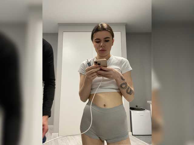 Entrez le videochat erotique avec le
modèle Room_of_love Room_of_love